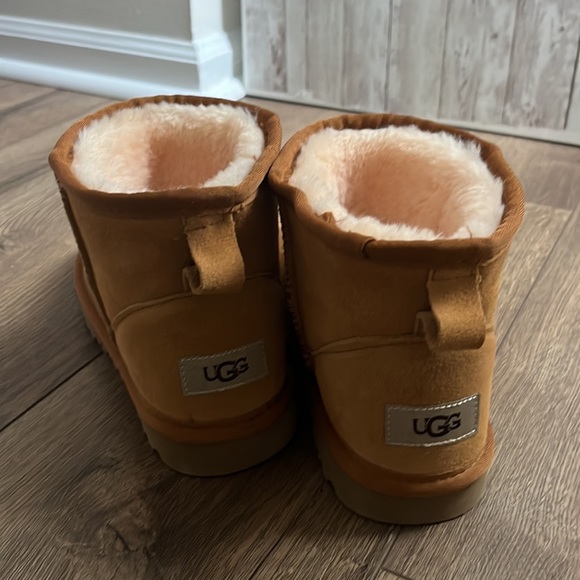 UGGS! - Picture 3 of 4